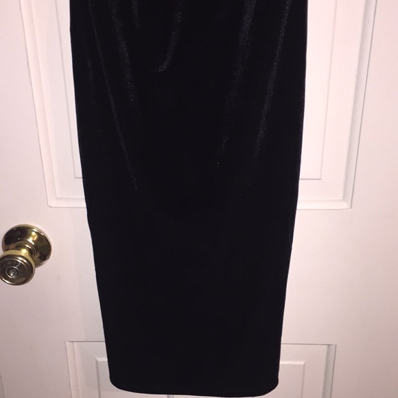 Sassy Velvet Bodycon Knit Dress (Black) - Picture 5 of 5